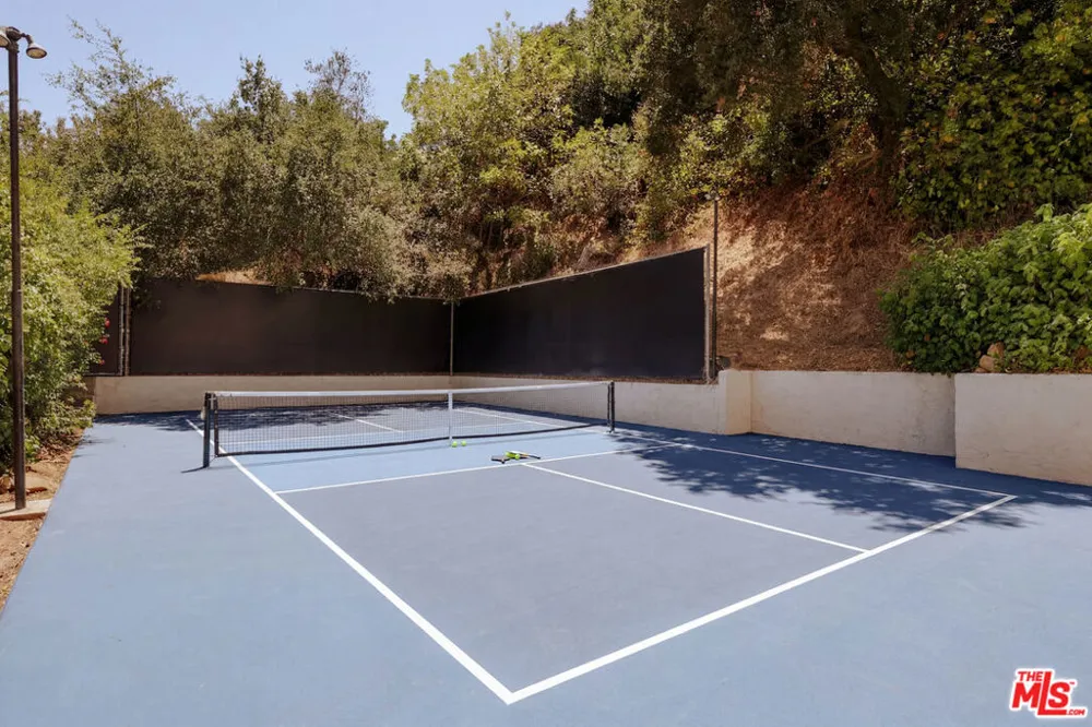 3001 Passmore Drive Los Angeles, CA 90068