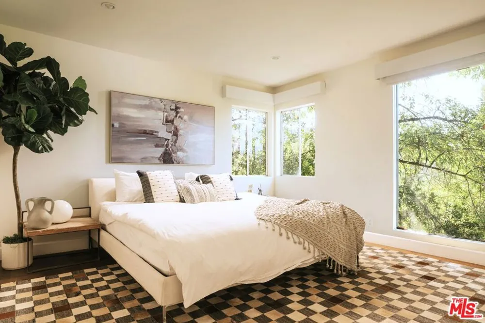 3001 Passmore Drive Los Angeles, CA 90068