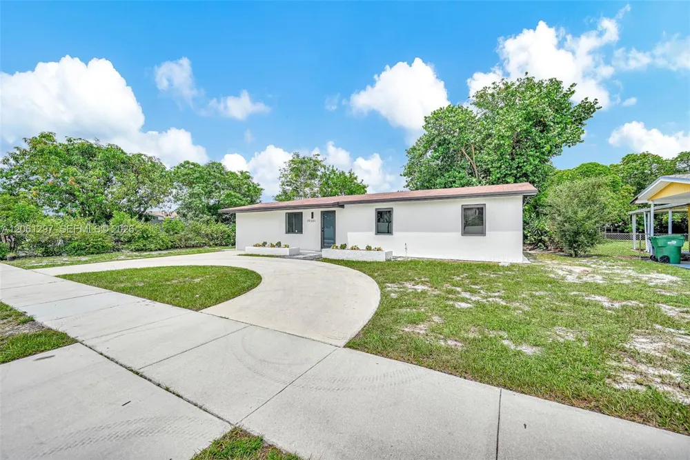 19301 NW 52nd Ave Miami Gardens, FL 33055