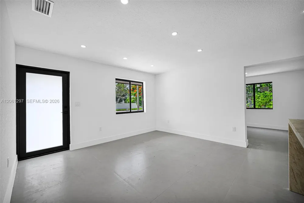 19301 NW 52nd Ave Miami Gardens, FL 33055
