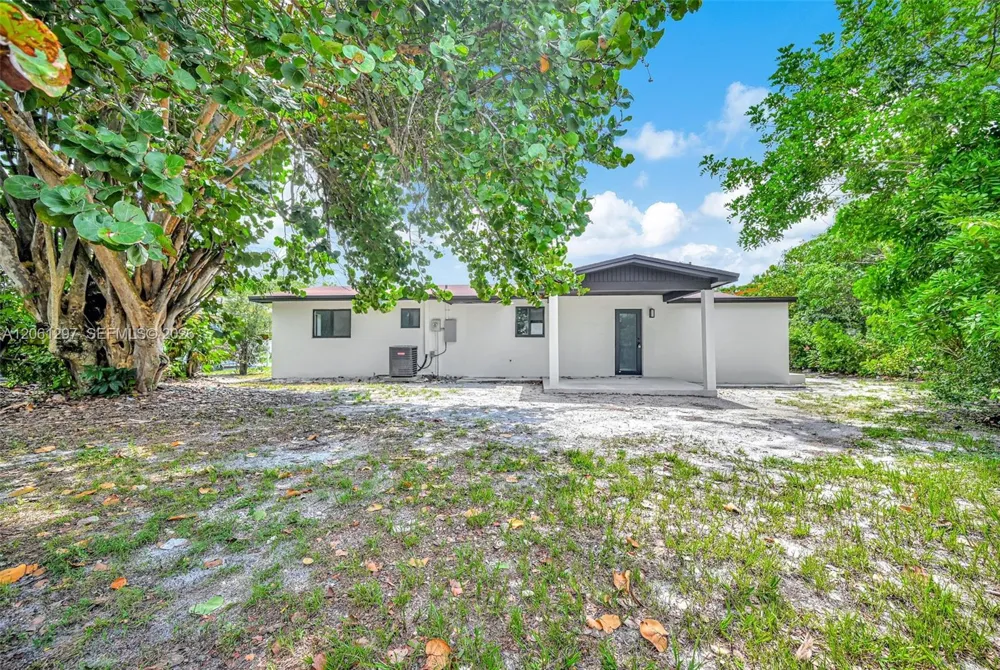 19301 NW 52nd Ave Miami Gardens, FL 33055