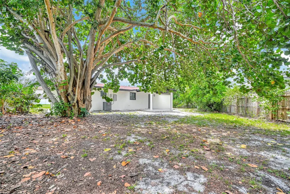 19301 NW 52nd Ave Miami Gardens, FL 33055