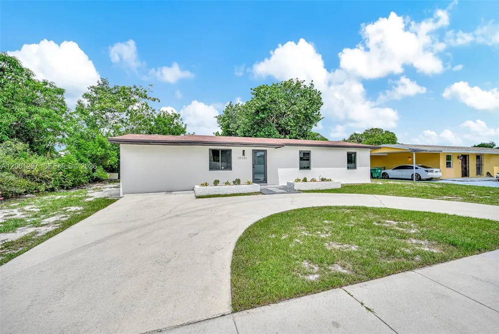 19301 NW 52nd Ave Miami Gardens, FL 33055