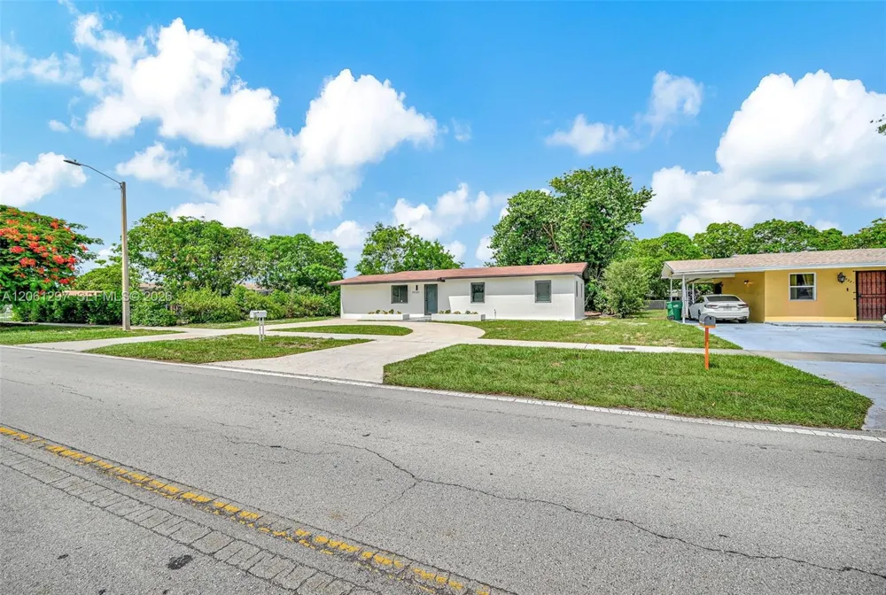 19301 NW 52nd Ave Miami Gardens, FL 33055