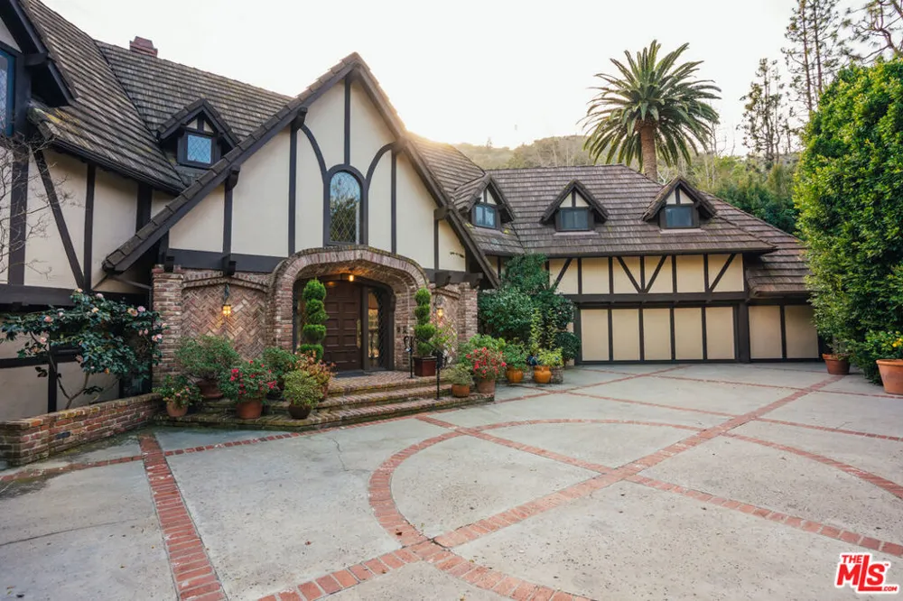 1509 STONE CANYON ROAD Los Angeles, CA 90077