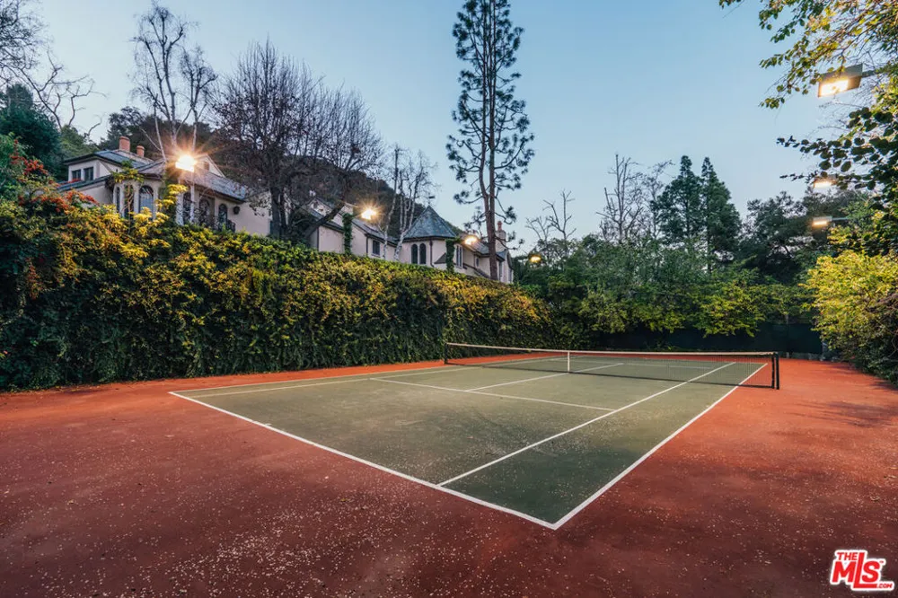 1509 STONE CANYON ROAD Los Angeles, CA 90077