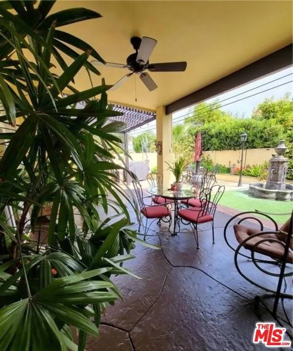 4956 Doman Avenue Tarzana, CA 91356