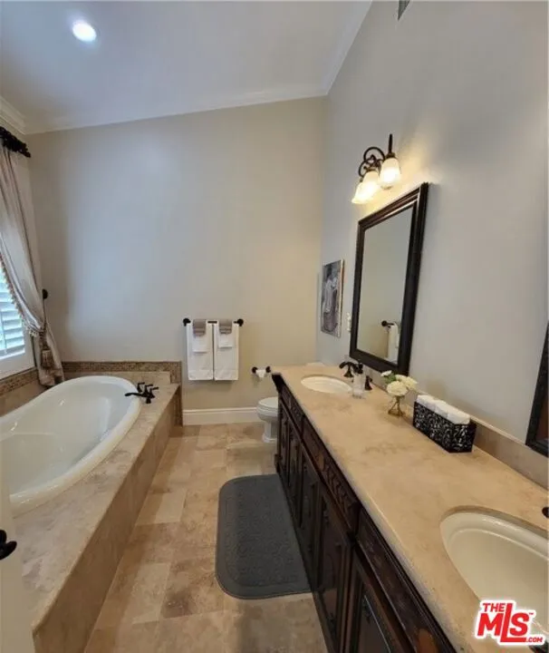 4956 Doman Avenue Tarzana, CA 91356