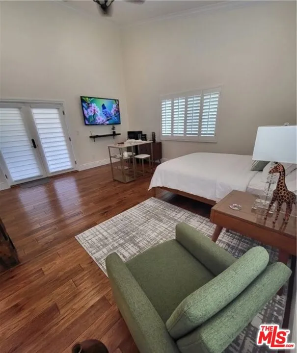 4956 Doman Avenue Tarzana, CA 91356