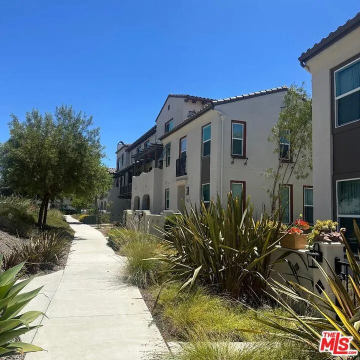 358 Serra Street Camarillo, CA 93010