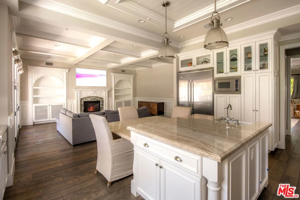 12142 Hollyglen Place Studio City, CA 91604