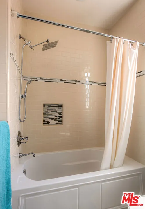 12142 Hollyglen Place Studio City, CA 91604
