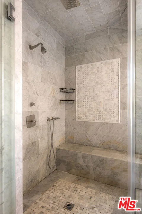 12142 Hollyglen Place Studio City, CA 91604