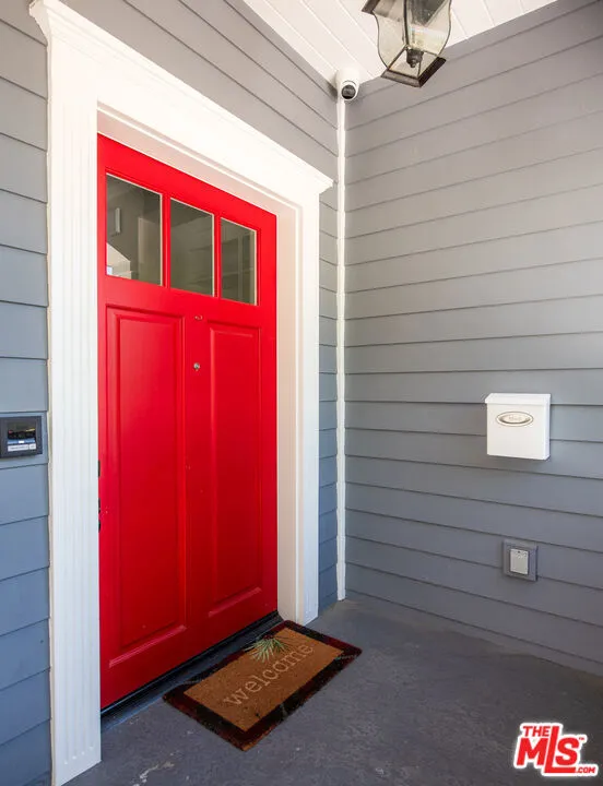 12142 Hollyglen Place Studio City, CA 91604