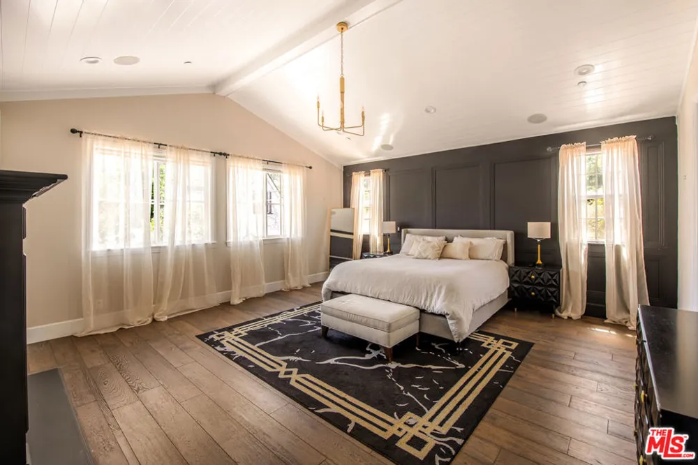12142 Hollyglen Place Studio City, CA 91604