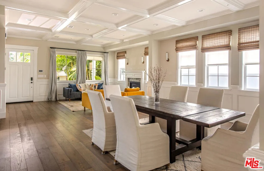 12142 Hollyglen Place Studio City, CA 91604