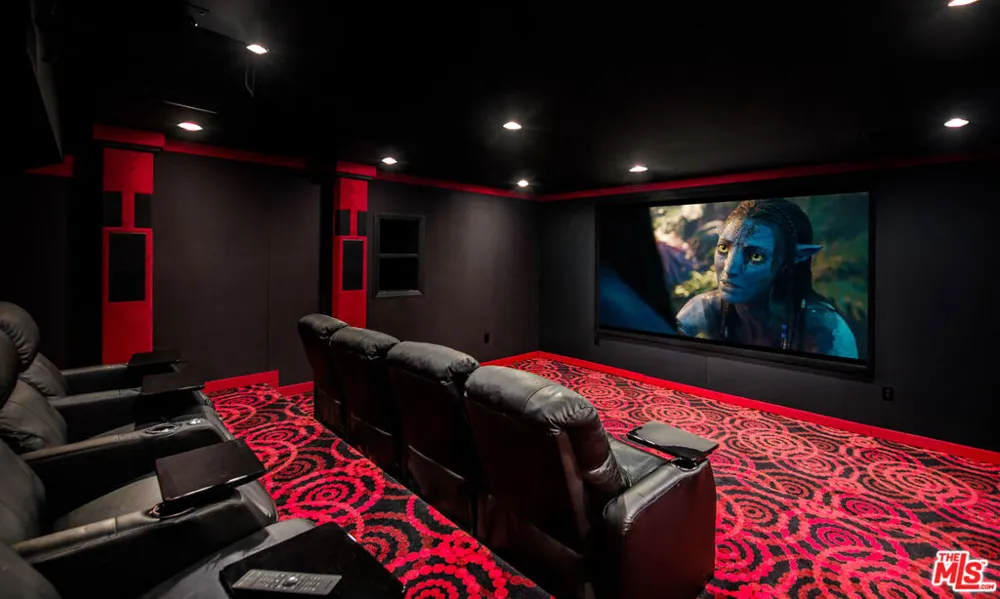 12142 Hollyglen Place Studio City, CA 91604