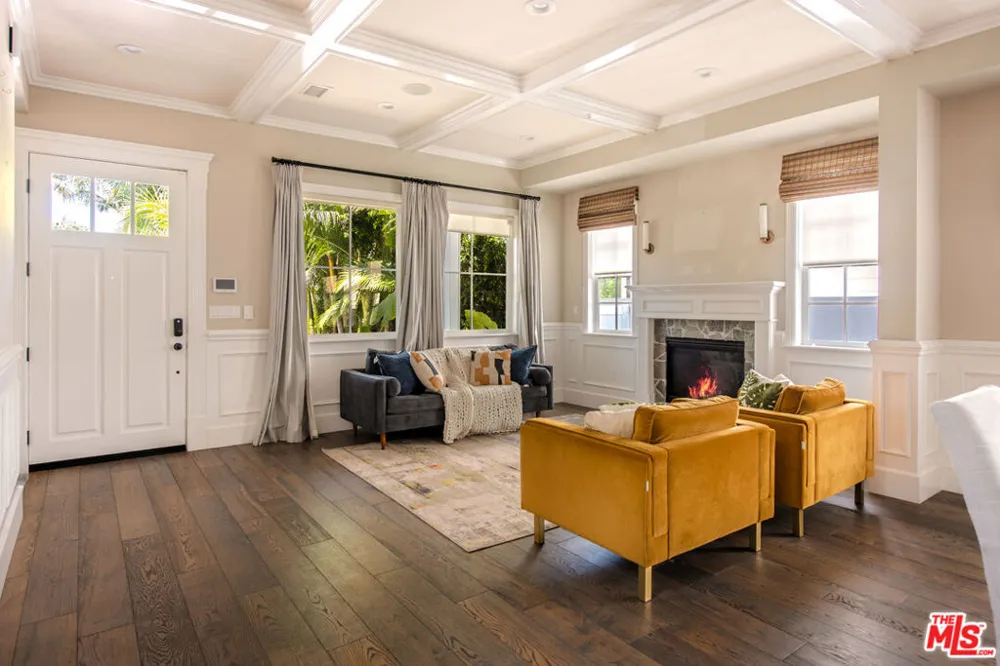 12142 Hollyglen Place Studio City, CA 91604