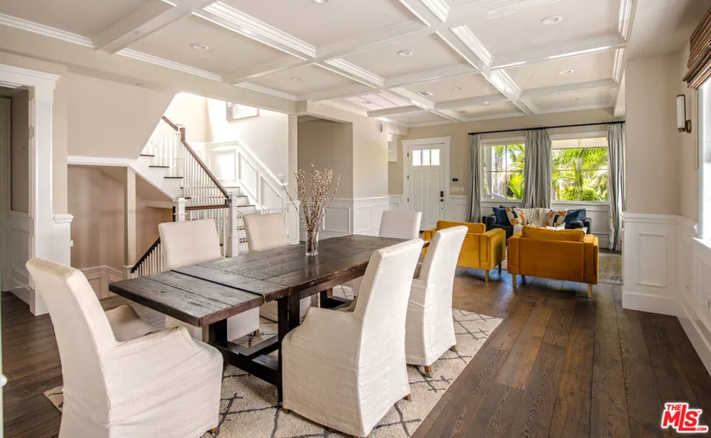 12142 Hollyglen Place Studio City, CA 91604