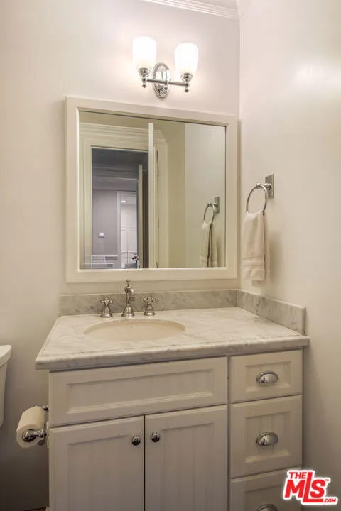 12142 Hollyglen Place Studio City, CA 91604