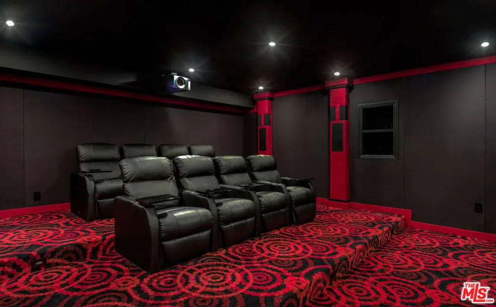 12142 Hollyglen Place Studio City, CA 91604