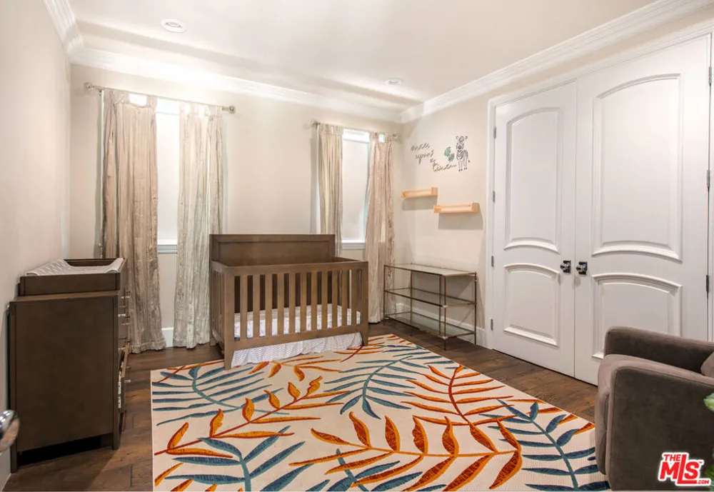 12142 Hollyglen Place Studio City, CA 91604