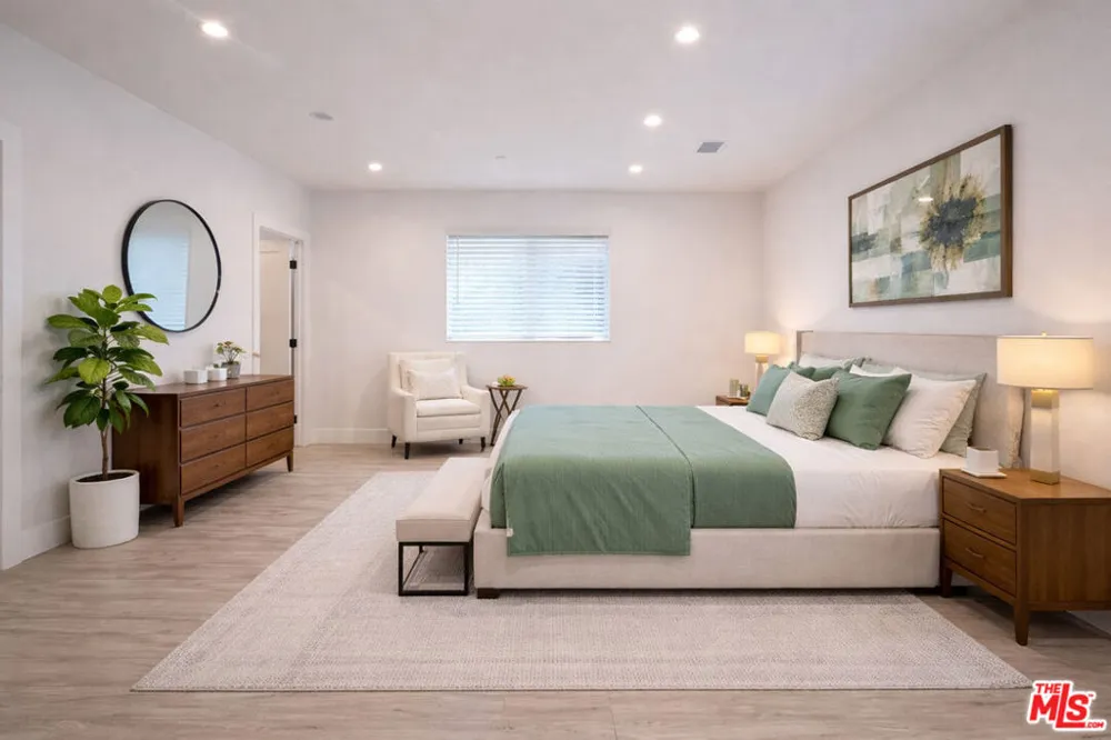 15224 W Holyland Dr Van Nuys, CA 91411