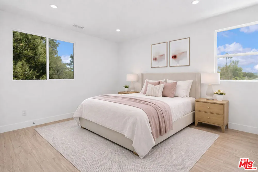 15224 W Holyland Dr Van Nuys, CA 91411