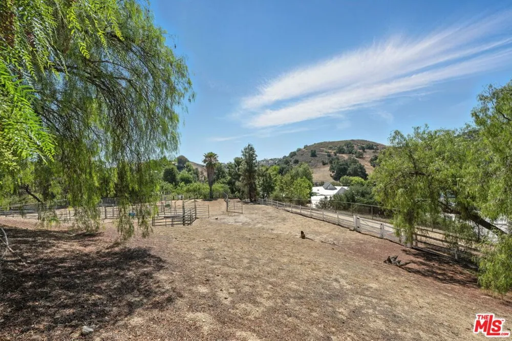 24926 Jim Bridger Road Hidden Hills, CA 91302