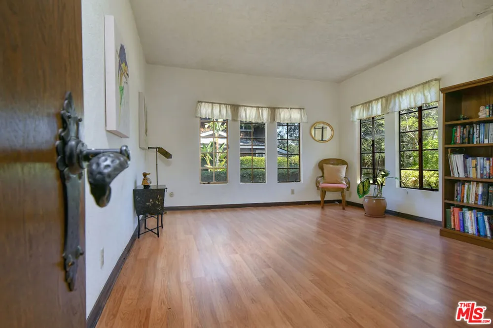 24926 Jim Bridger Road Hidden Hills, CA 91302