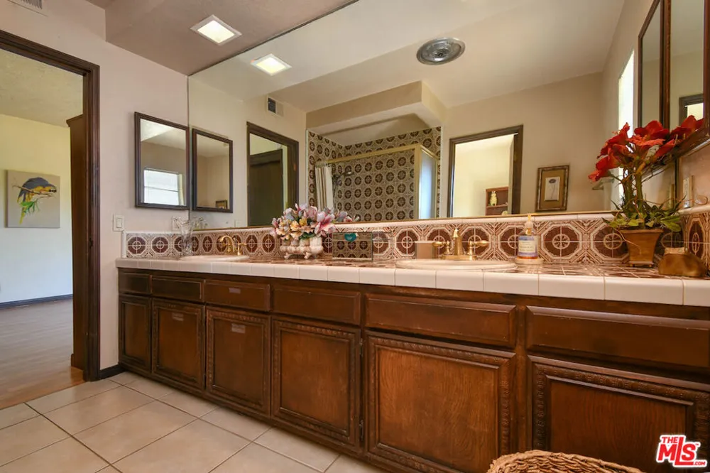 24926 Jim Bridger Road Hidden Hills, CA 91302