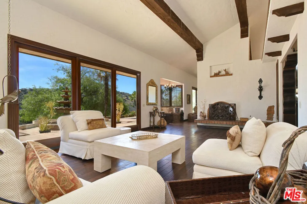 24926 Jim Bridger Road Hidden Hills, CA 91302