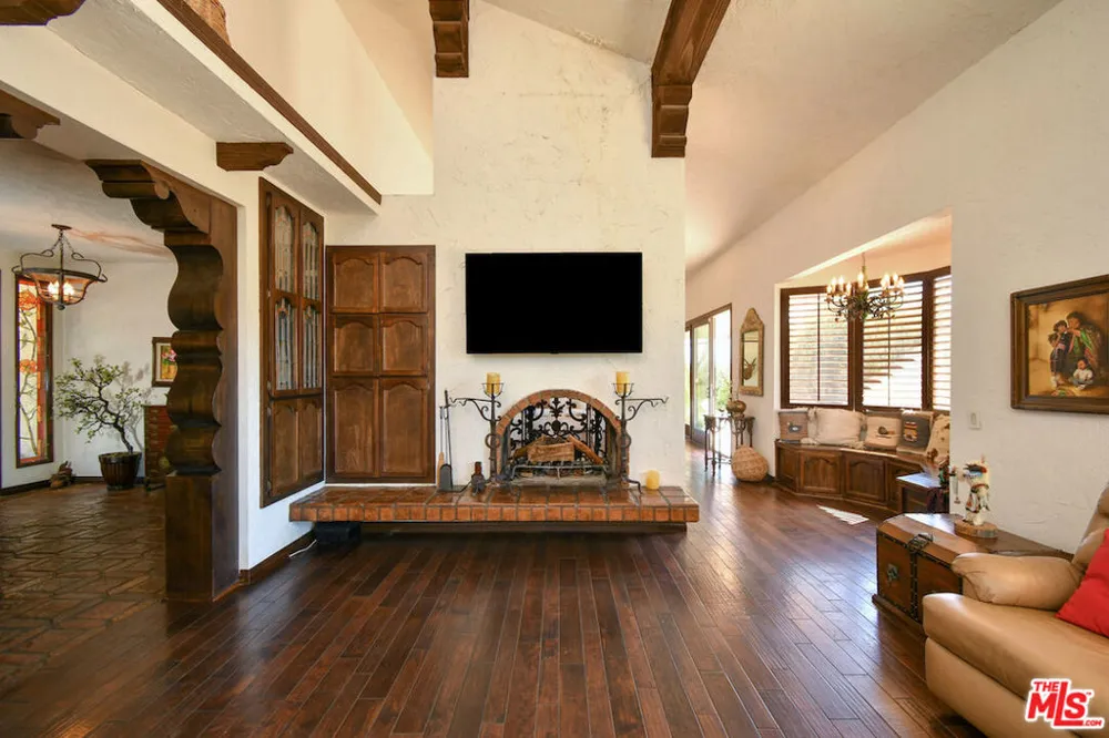 24926 Jim Bridger Road Hidden Hills, CA 91302
