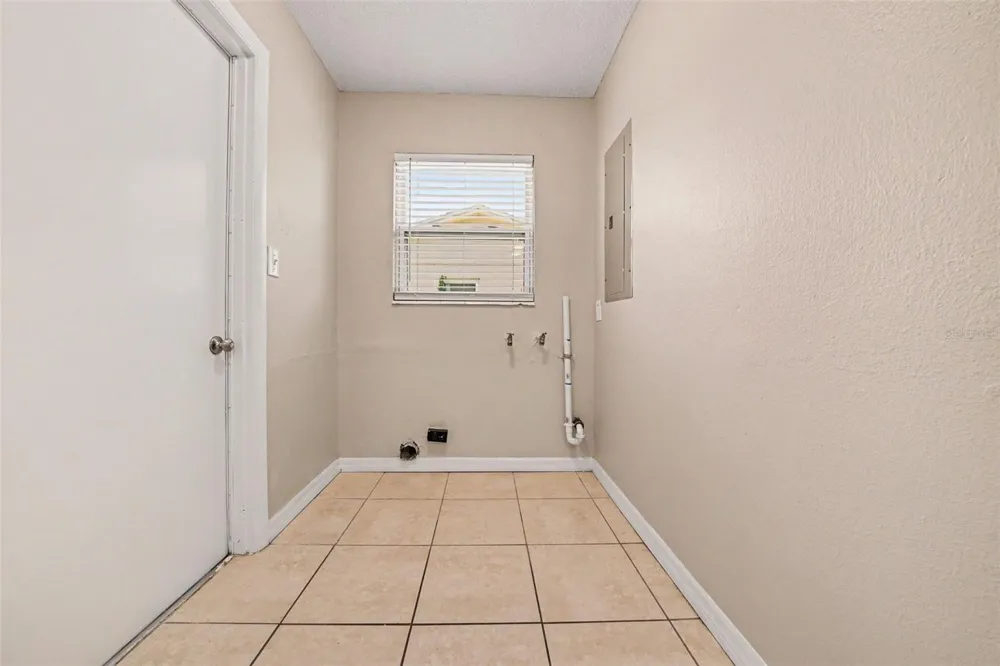 1895 S IVEY LANE Orlando, FL 32811