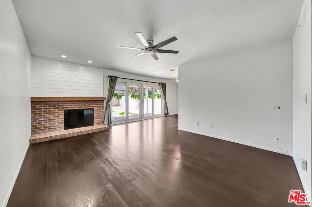 23008 Hamlin Street West Hills, CA 91307