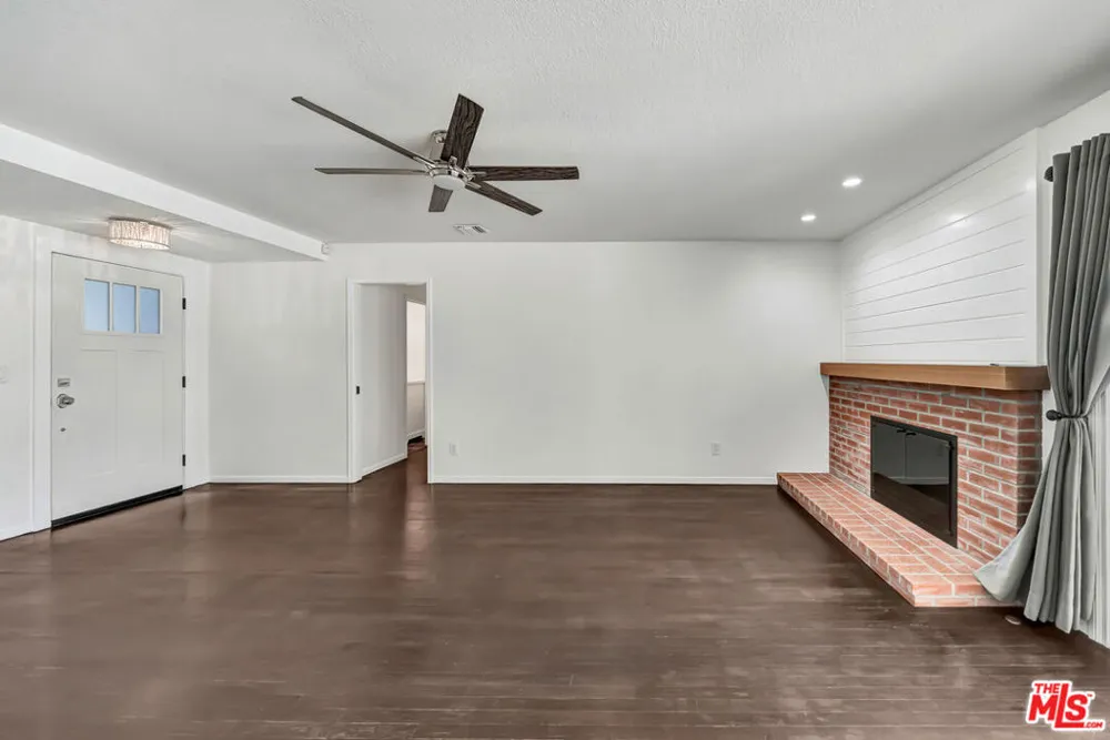 23008 Hamlin Street West Hills, CA 91307