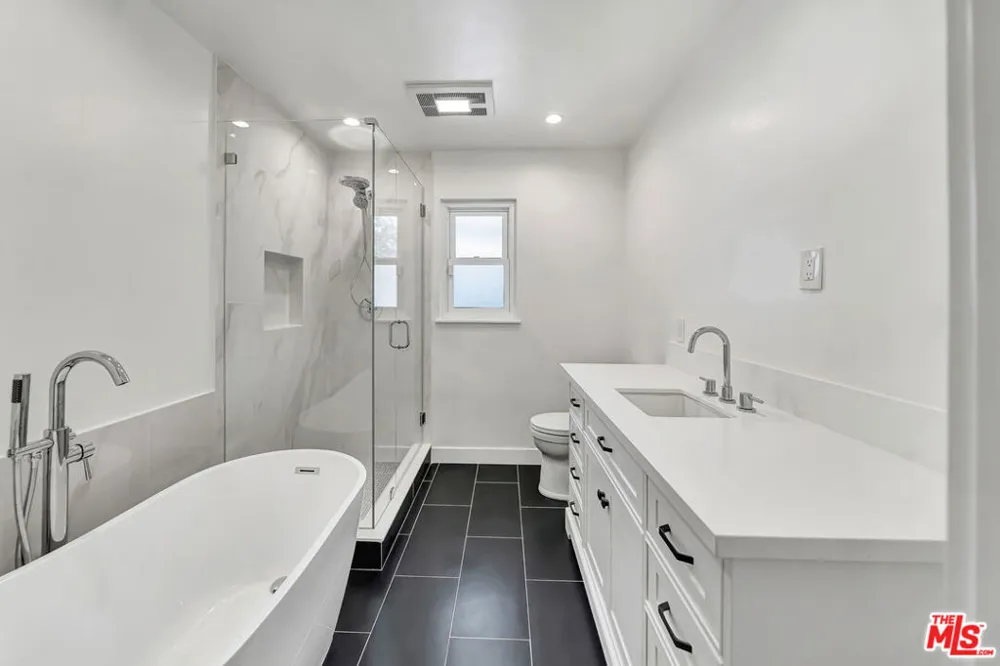 23008 Hamlin Street West Hills, CA 91307
