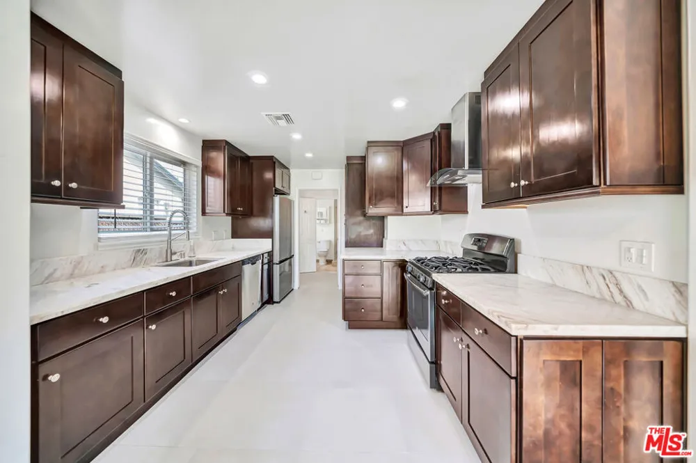 23008 Hamlin Street West Hills, CA 91307