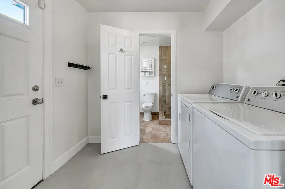 23008 Hamlin Street West Hills, CA 91307