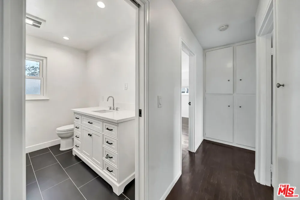 23008 Hamlin Street West Hills, CA 91307