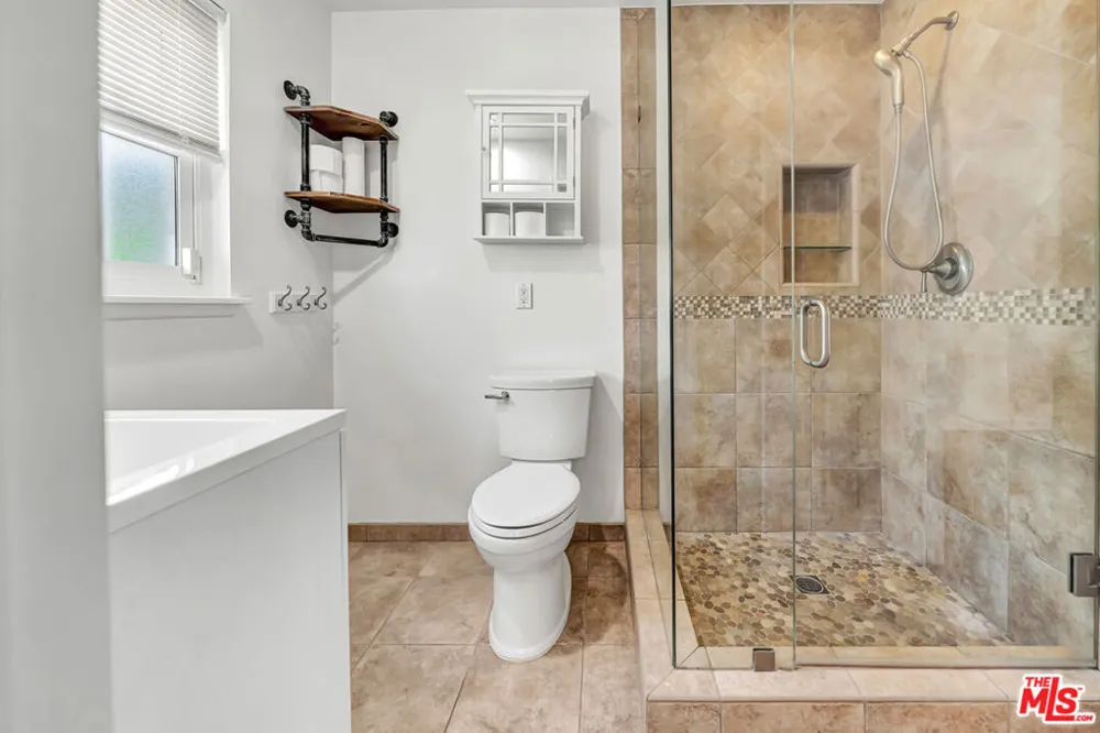 23008 Hamlin Street West Hills, CA 91307