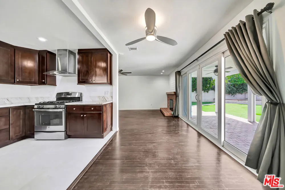 23008 Hamlin Street West Hills, CA 91307