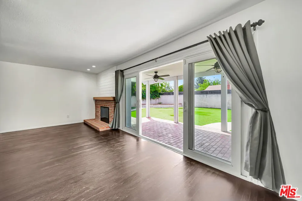 23008 Hamlin Street West Hills, CA 91307