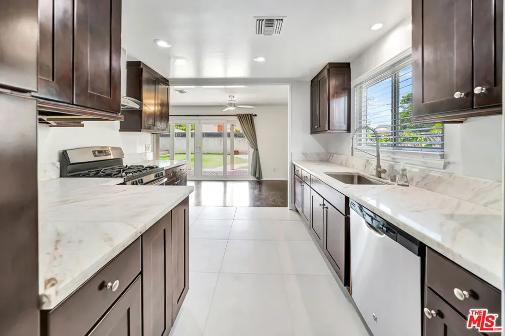 23008 Hamlin Street West Hills, CA 91307