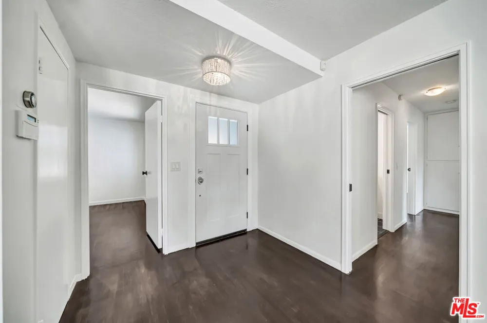 23008 Hamlin Street West Hills, CA 91307