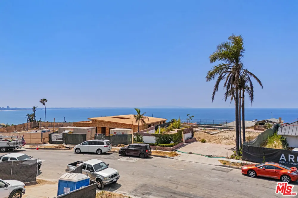 18439 Wakecrest Drive Malibu, CA 90265