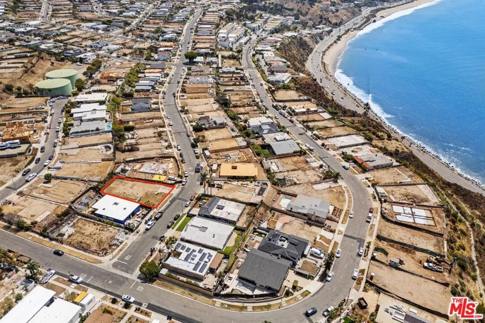 18439 Wakecrest Drive Malibu, CA 90265