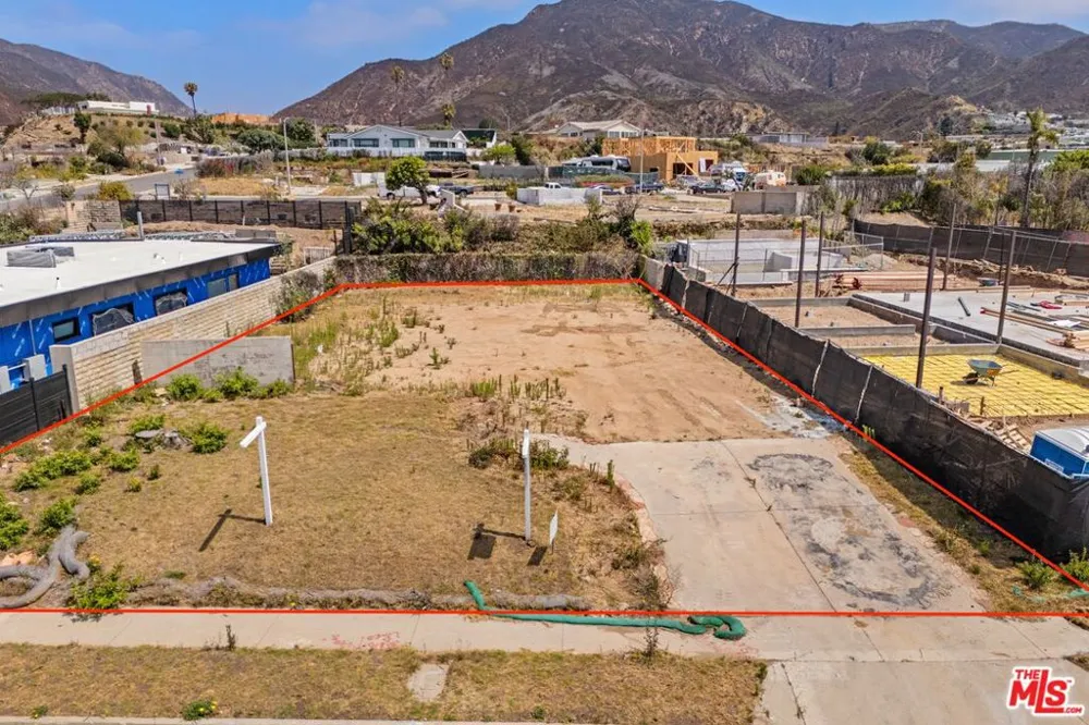 18439 Wakecrest Drive Malibu, CA 90265