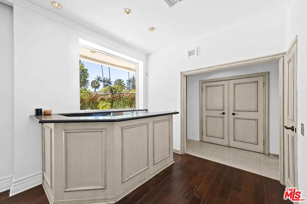 716 Beverly Drive Beverly Hills, CA 90210