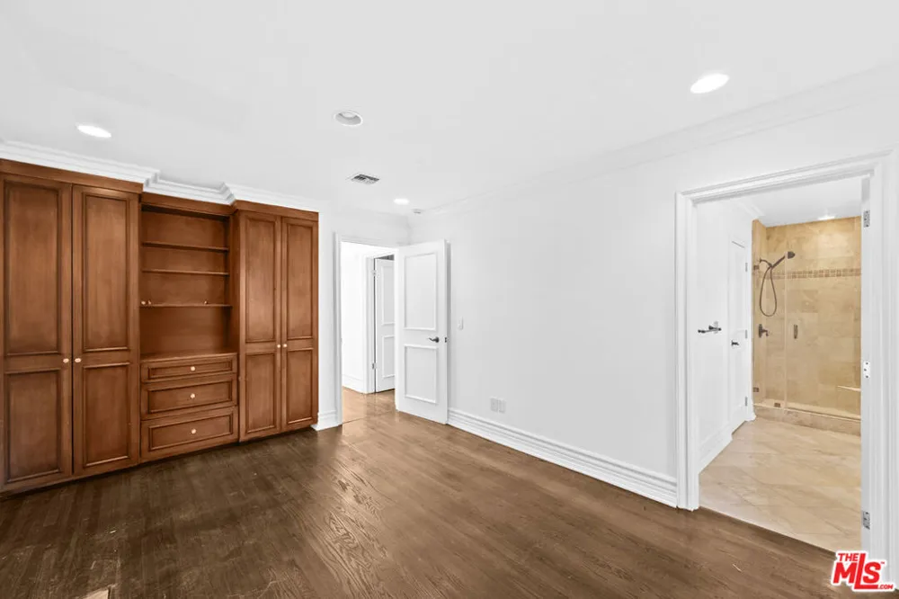 716 Beverly Drive Beverly Hills, CA 90210